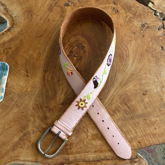 Vintage Embroidered Linea Pelle 'PEACE' Pink Leather Belt with Bird Accent - Picture 6 of 7